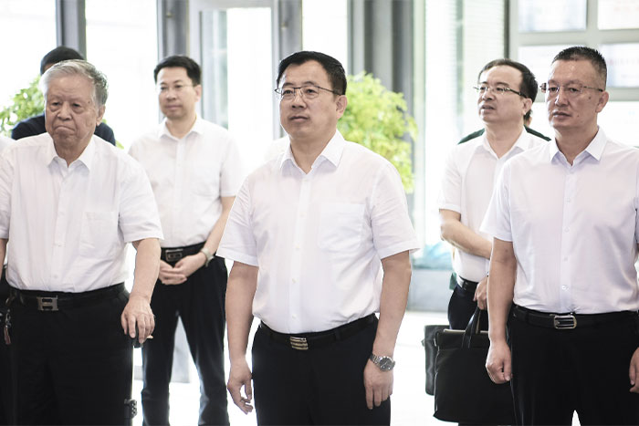 大事记 | 自治区党委常委、银川市委书记赵旭辉调研EBET易博机器人装备智能化研发生产情况
