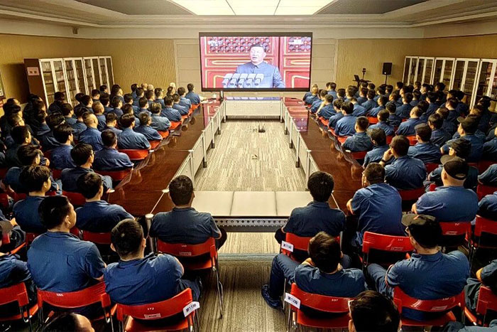 铭记历史 实业报国 | EBET易博股份全员集中观看九三阅兵仪式